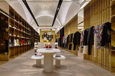 versace retail store